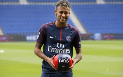 博鱼电竞播报-库巴西这脚远射直挂死角